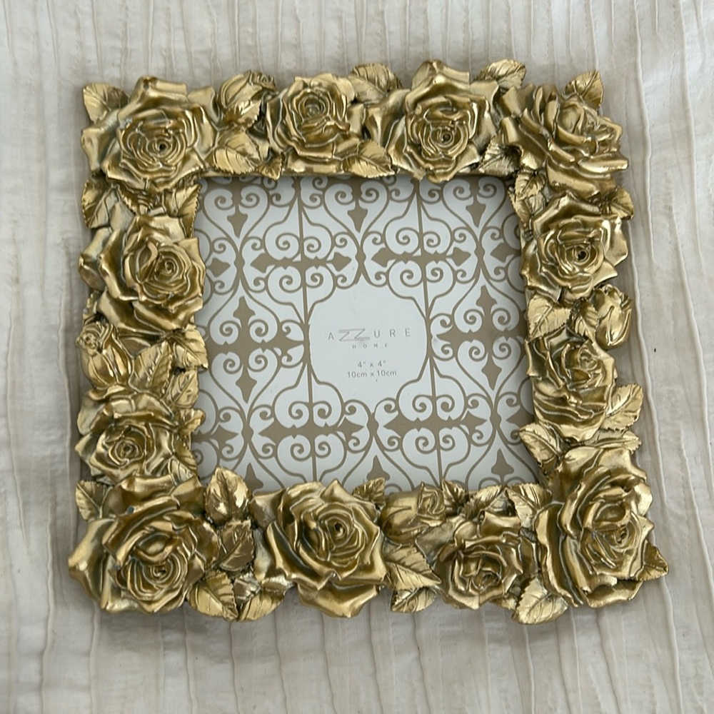 ROSE PICTURE FRAME GOLD. NEW. 4X4